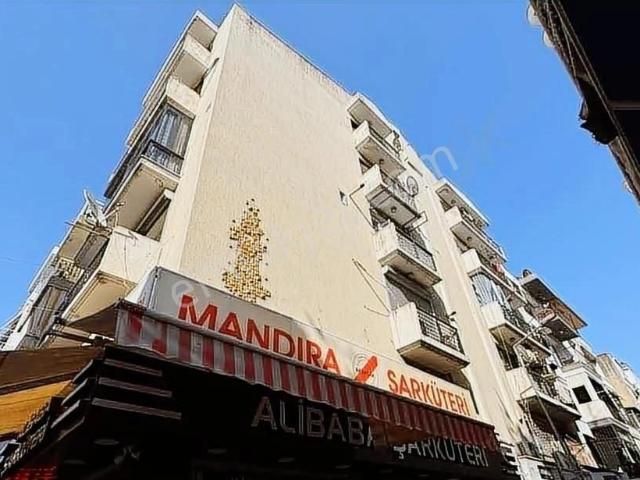 Karşıyaka Çarşı'da Asansörlü 1+1 Kiralık Daire