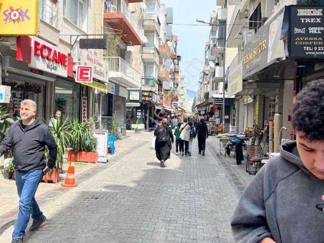 Karşıyaka Çarşı Da İşlek Mevkide Kiracılı Satılık Dükkan