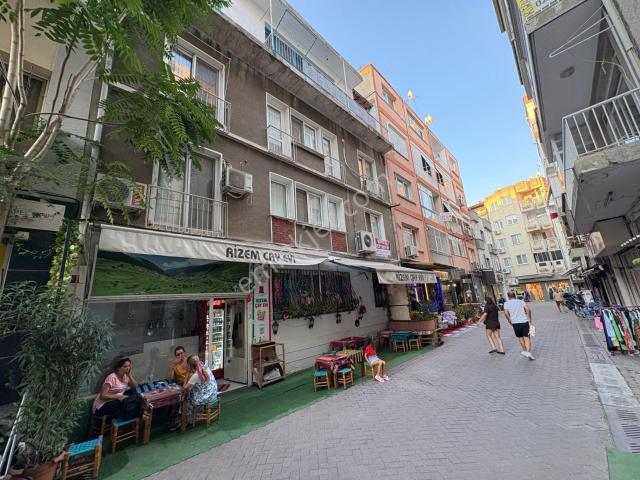 Karşıyaka Çarşı İçerisinde, Ulaşıma Yakın 2+1 Kiralık Daire