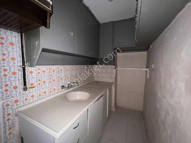 Karşıyaka Çarşı İçinde 3+1 Ara kat Satılık Daire