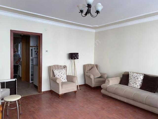 Karşıyaka Çarşı İçinde Uygun Fiyata Kiralık Eşyalı Arakat Daire