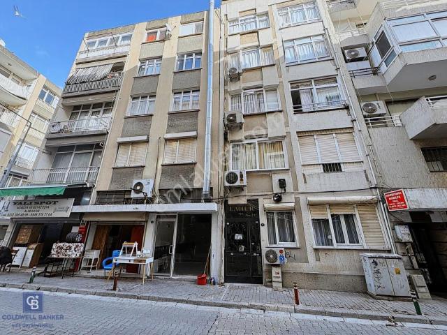 Karşıyaka Çarşı Spotçular Sokağında Satılık 20 M2 Bacalı Dükkan
