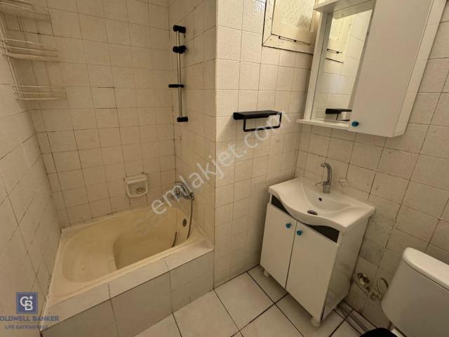 Karşıyaka Bahçelievler De Satılık Giriş Kat 2+1 Daire