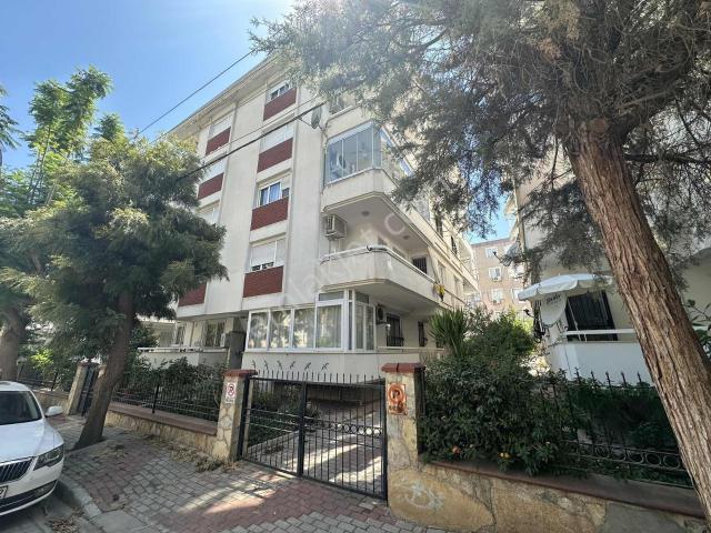 Karşıyaka Bahçelievlerde 3+1 Satılık Daire