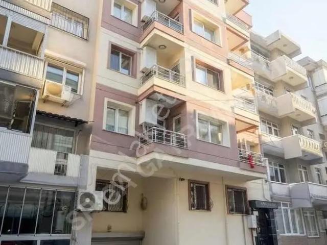 Karşıyaka Bahariye'de Yeni Bina Otoparklı 2+1 Satılık