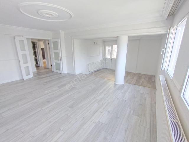 Karşıyaka Bahriye Üçok'ta Bakımlı Arakat 3+1 Kiralık Daire