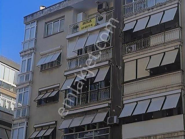 Karşıyaka Bahriye Üçok Bulvarında 3+1 Daire Kiralık