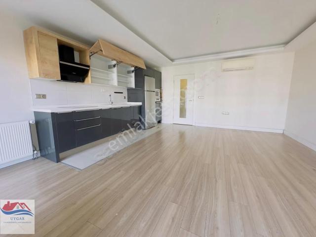 Karşıyaka Bostanlı Atakent Bivalvia Sitesinde Satılık 2+1 Daire