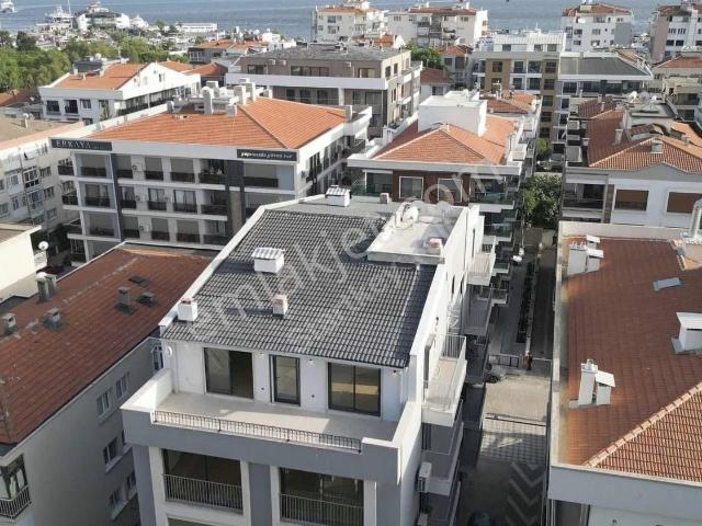 Karşıyaka Bostanlı'da Sıfır Dubleks 4+1 Satılık Daire