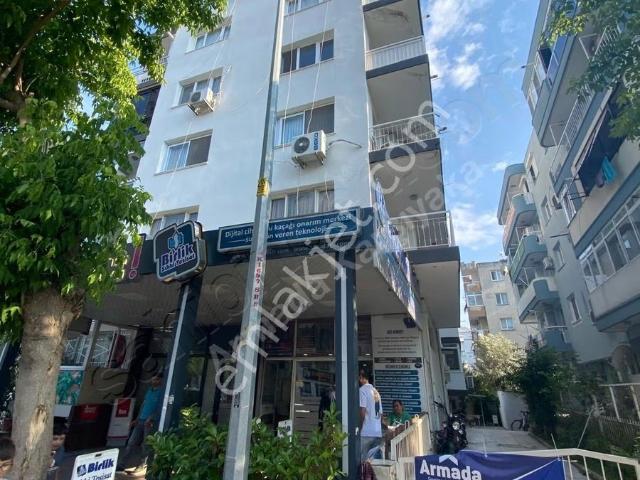 Karşıyaka Cevdet Bilsay Caddesinde Fırsat Kiralık 3+1 Daire
