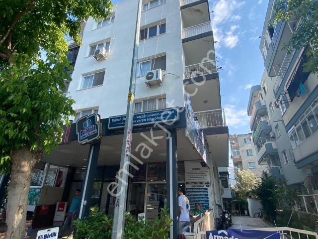 Karşıyaka Cevdet Bilsay Caddesinde Fırsat Kiralık 3+1 Daire
