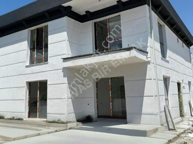 Karşıyaka Da 5+1 Birinci Kalite Malzemeli Lüks Villa