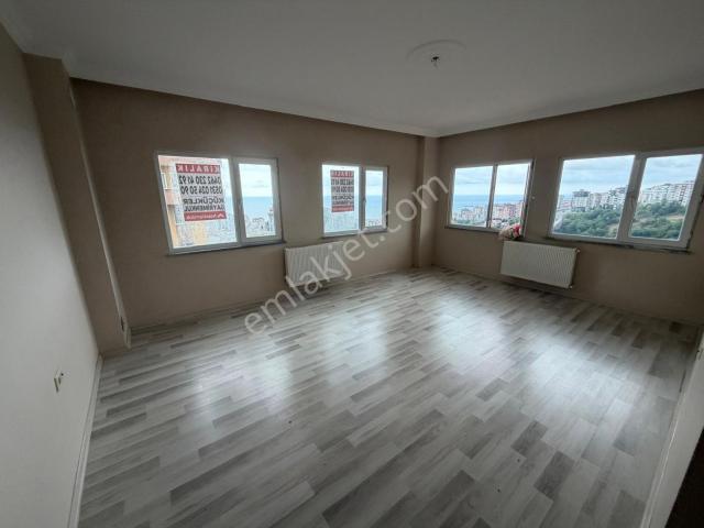 Karşıyaka Da Deniz Ve Doğa Manzarlı Daire