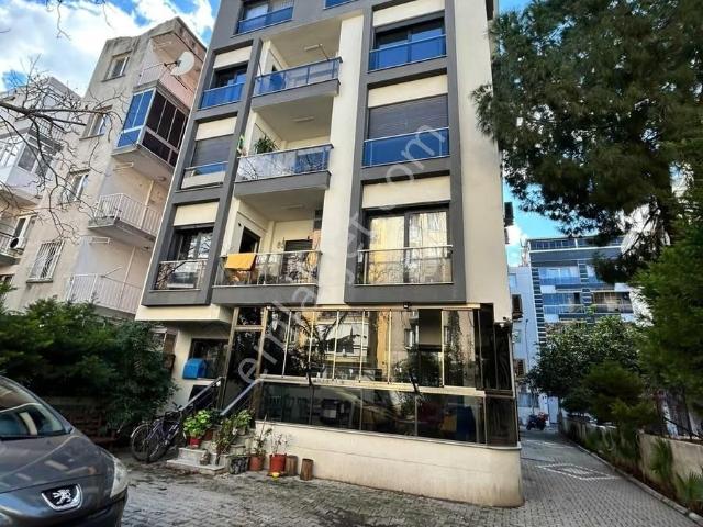 Karşıyaka Donanmacı Mahallesinde Satılık 2+1 Ferah Daire