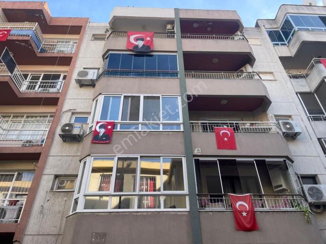 Karşıyaka Donanmacı Mahallesi'nde Satılık 3+1 Daire