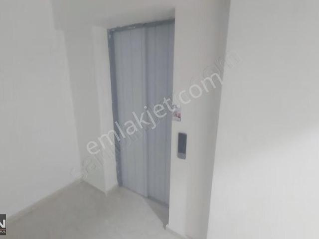Karşıyaka Donanmacı Mh.'de Sahile Yakın Satılık 1+1 Sıfır Daire