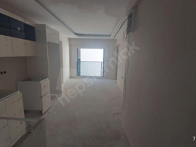 Karşıyaka Donanmacı Mh.'de Sahile Yakın Satılık 1+1 Sıfır Daire