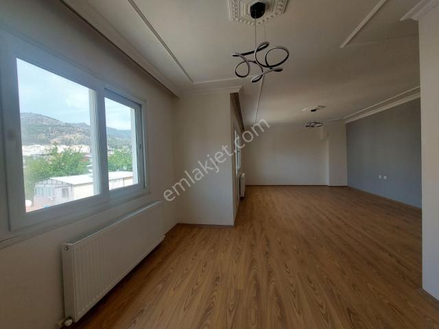 Karşıyaka Elit Sitesi Bakımlı 2+1 110m2 Büyük Kiralık Daire Kanı
