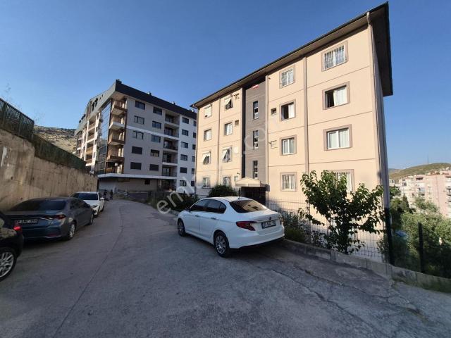 Karşıyaka Elit Sitesinde Satılık 2+1 90m2 Daire Kanıt Emlaktan