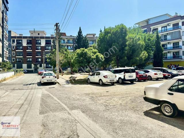 Karşıyaka Şemikler Merkezi Konumda Otoparklı Satılık 2+1 Daire