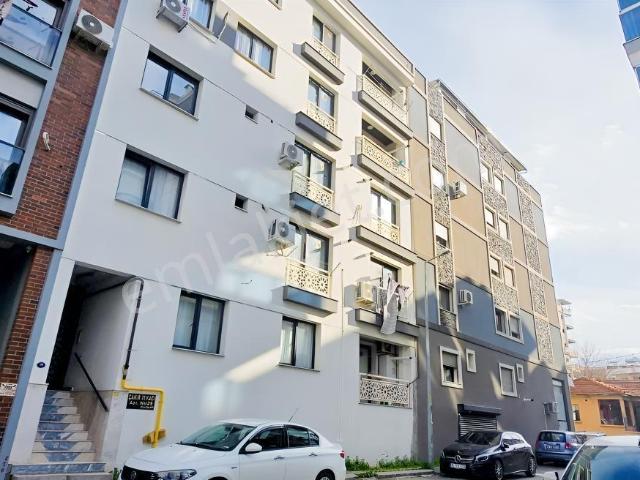 Karşıyaka Şemikler Ordu Bulvarı Yakını Merkezi Satılık 2+1 Daire