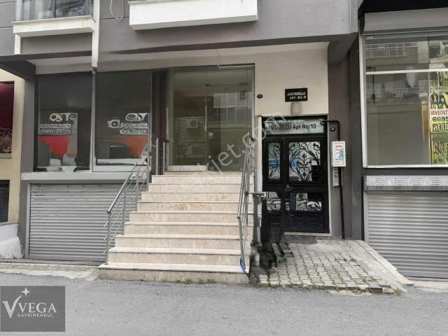 Karşıyaka Şemikler'de Kiralık Dükkan