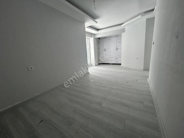 Karşıyaka İş Merkezi Yakını Sıfır Binada 3+1 Kiralık Daire