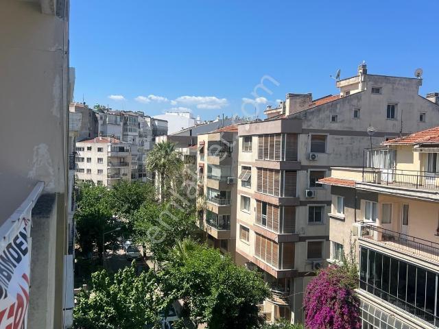 Karşıyaka İskele Karşısı Ptt Sokağında 2+1 Geniş Kiralık Daire