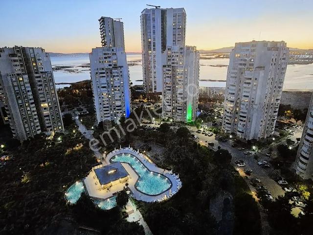 Karşıyaka Mavişehir Deniz Manzaralı Dubleks Daire