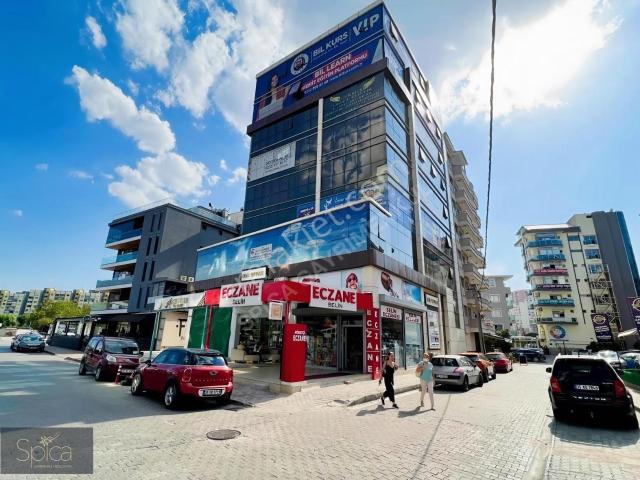 Karşıyaka Mavişehir'de Med Ofis'te Kiralık 3+1 Ofis