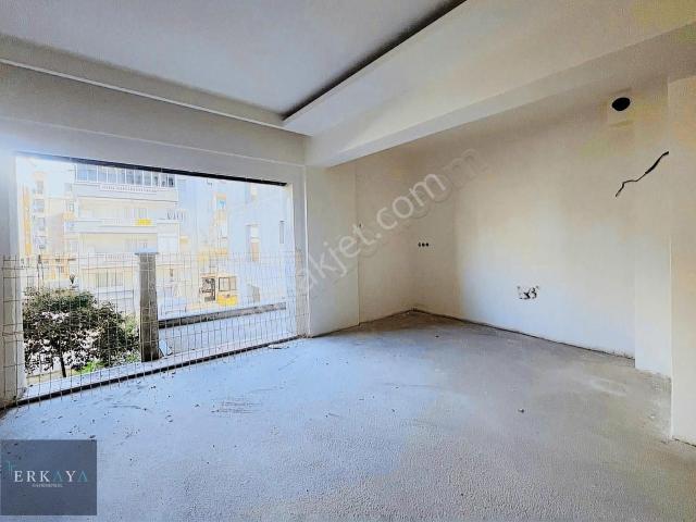 Karşıyaka Nergiz Mahallesinde Lüks 3+1 Daire