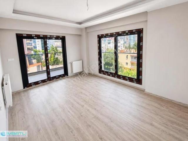 Karşıyaka Örnekköy De Etrafı Açık 2+1 Ferah Daire