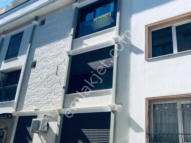Karşıyaka Örnekköy'de Bakımlı Ve Aydınlık 3+1 Kiralık Daire
