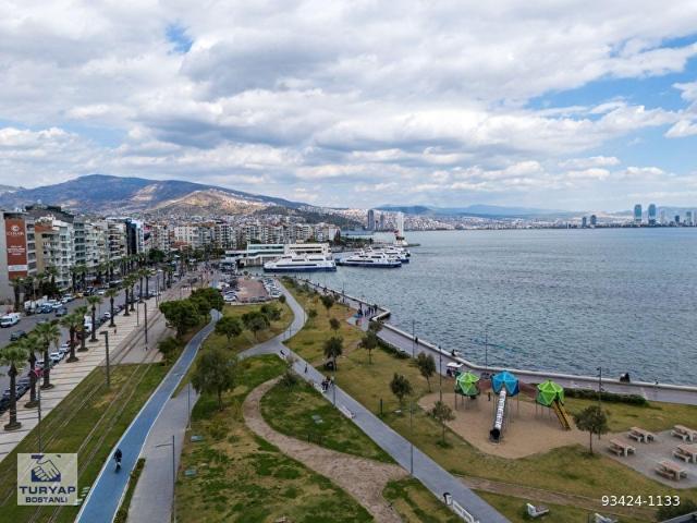 Karşıyaka Sahil'de Deniz Manzaralı, Kapalı Otoparklı 3+1 Daire