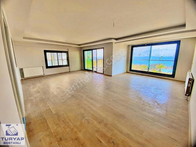 Karşıyaka Sahilde 3+1 Ultra Otoparklı Lüks Yalı Dairesi