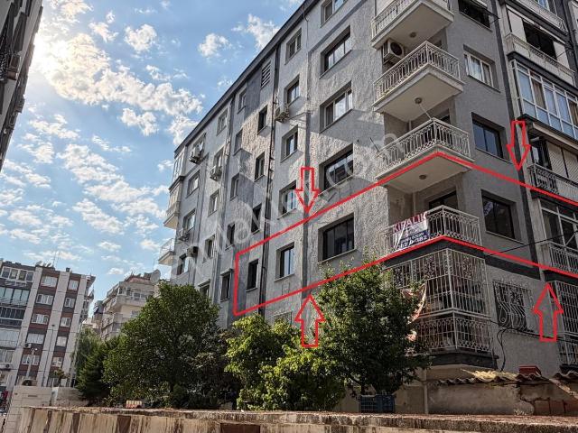 Karşıyaka'da Merkezi Konumda D.gazlı Asansörlü 2+1 Kiralık Daire