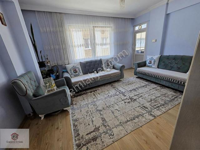 Karşıyakada Adliyeye Yakın 2.kat 90 M2 Ön Cephe Daire Satılık