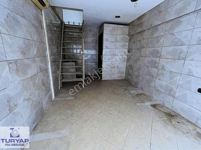 Karşıyaka'da Batarlı 40m² Dükkan