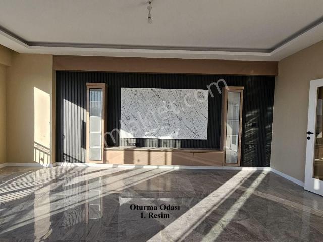 Karşıyakada Sıfır Süper Manzaralı Geniş Ferah 165 M2 Daire