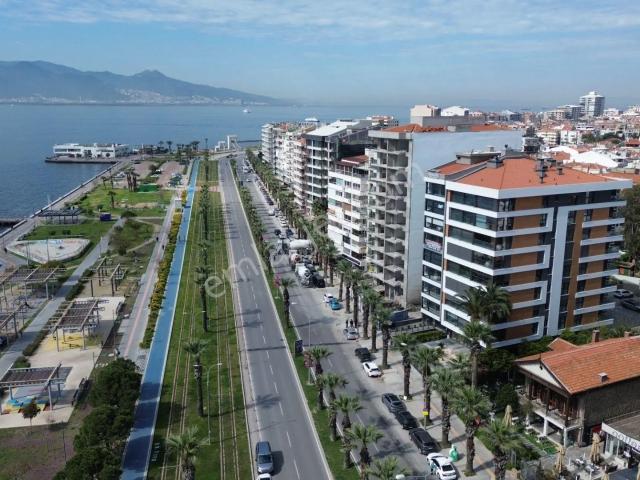 Karşıyaka'da Satılık 3+1 Yalı Dairesi