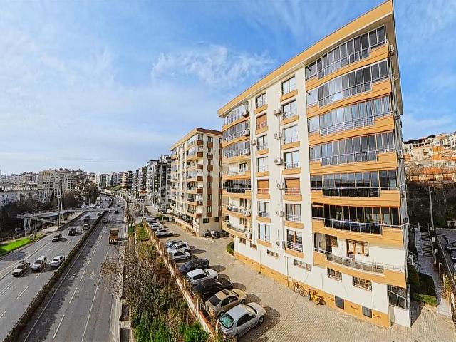 Karşıyakada Satılık Daire 3+1 Site İçerisinde Kredi Sorunu Yok