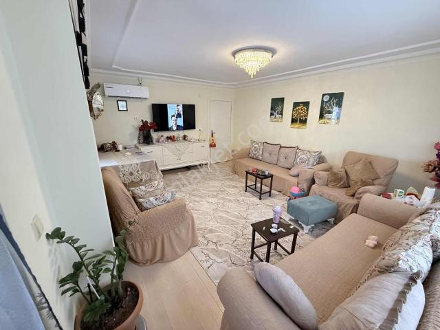 Karşıyakada Tranvay Cadde Üzeri Geniş 3+1 Arakat Full Kredili