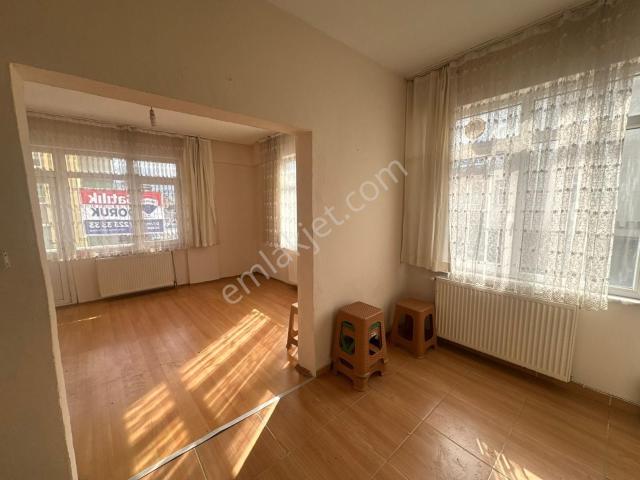 Karşıyaka'da 2+1 Daire | Kullanışlı Plan | Merkezi Konum