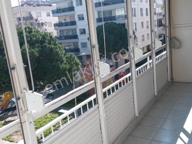 Karşıyakada 3+1 Üç Cepheli Köşe Ve Ara Kat Merkezi Lokasyon
