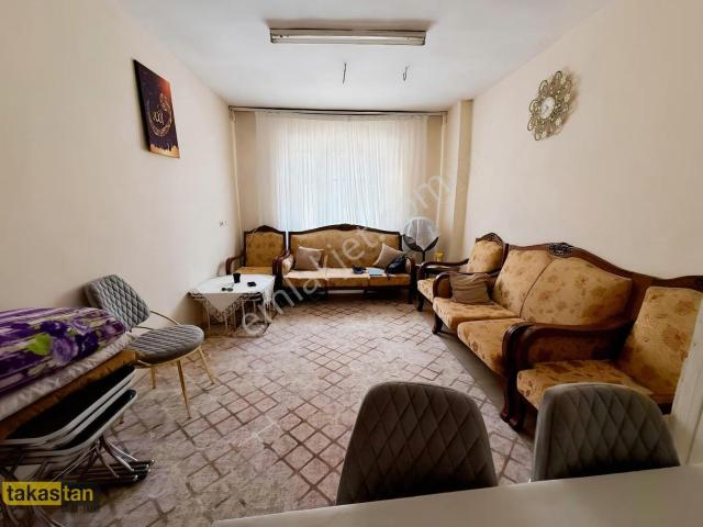 Karşıyaka'da 3 Katlı, 4 Daireden Oluşan Müstakil Satılık Bina