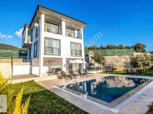 Karaçulha Aylık Ödemeli Deniz Manzaralı Kiralık Süperlüx Villa