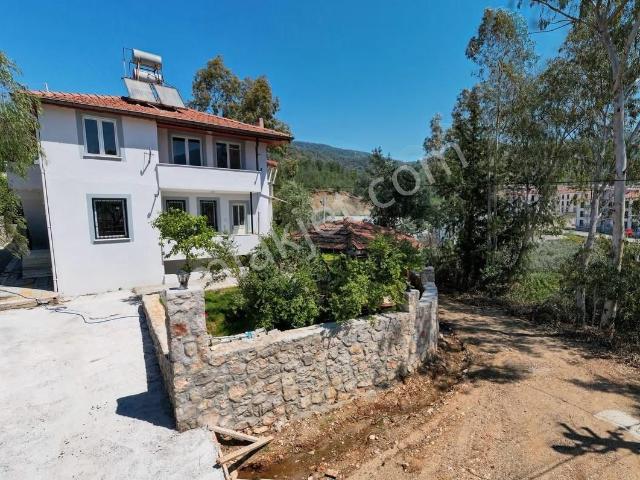 [karaçulha Mah. Müstakil Köşe Arsası 2adet 3+1 Eviyle Satılık]
