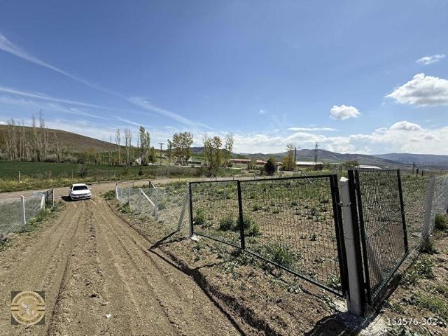 KARACAHASAN'DA EN İYİ LOKASYONDA 250m2 HOBİ BAHÇESİ