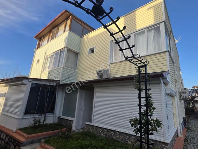 Karaağaç Sahilde 3+1 Teraslı Deniz Manzaralı Satılık Villa