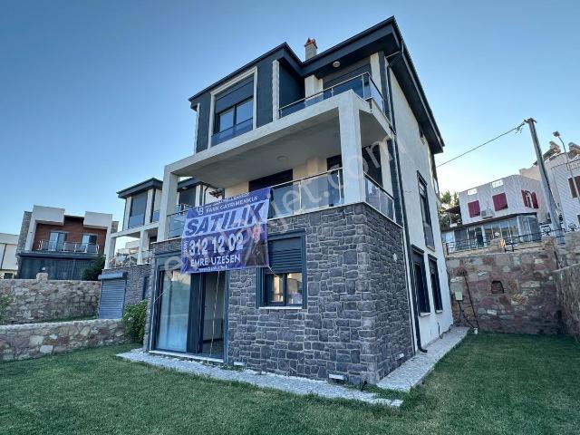 Karaağaç Sahilde Denize Sıfır Müstakil Villa